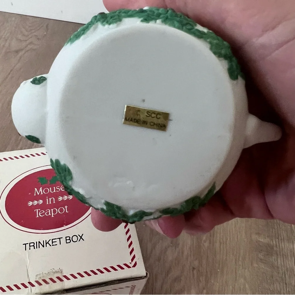 Ceramic Christmas Mouse In Teapot Trinket Box NIB‎